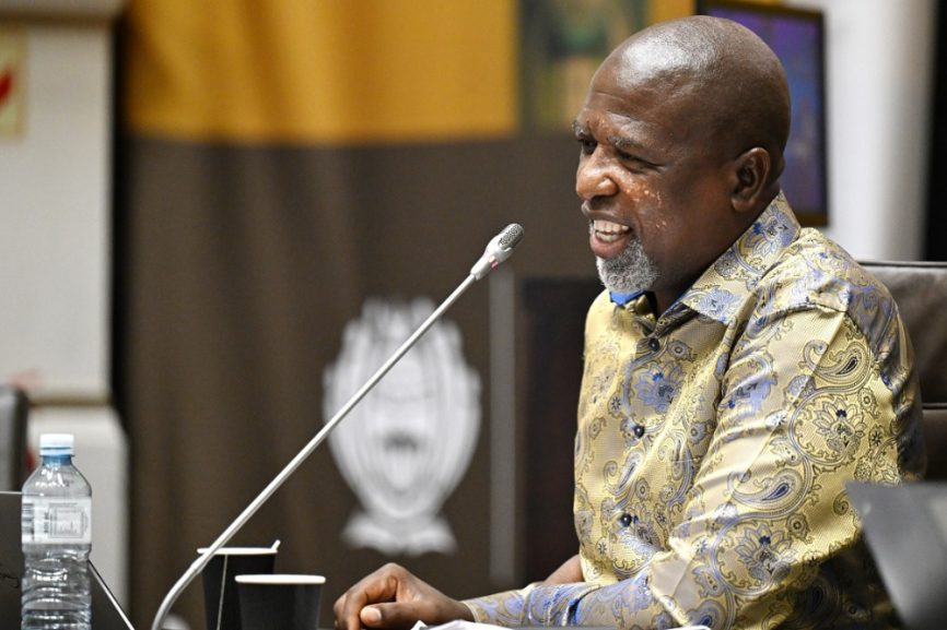 SABCNews's tweet photo. Chairperson of the Parliament’s Ad Hoc Committee, which is investigating allegations of criminal infiltration, corruption and political interference in the justice system, Soviet Lekganyane, says evidence of witnesses who might have been implicated but did not get an opportunity to testify orally will be included in the final report. https://t.co/YUHyvs2vMj