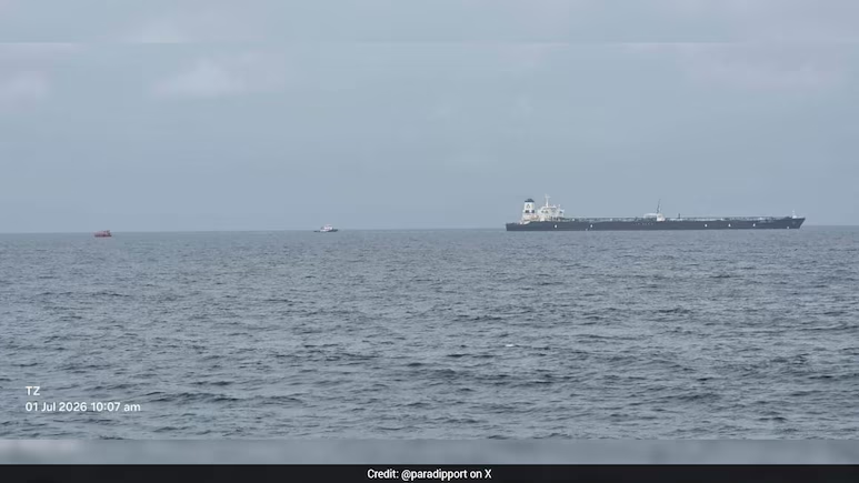 NDTVAutoMate's tweet photo. India-Bound Oil Tanker Survives Gunfire Near Hormuz, Reaches Odisha Port https://t.co/r4sZumFaj0 https://t.co/2mMU8xocOU