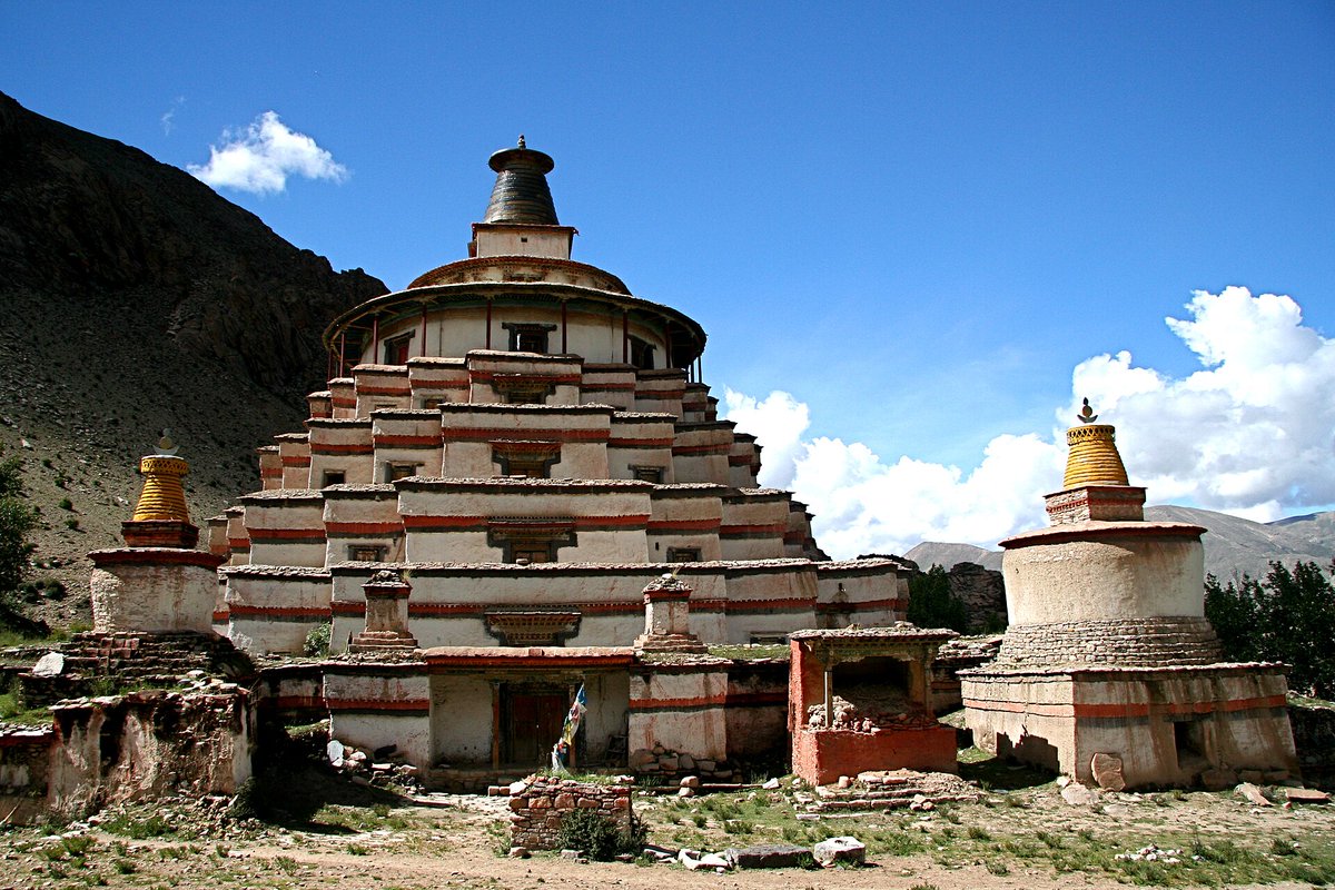 Huyn64052's tweet photo. I realized the Tangut Xia mausoleums were totally stupas. Similar to the Tibetan kumbums. https://t.co/MjyOWeiu4z