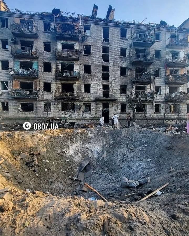 prof_preobr's tweet photo. Минимум 13 погибших в Киеве после ночного российского удара.
Эти 13 были мирные люди, и удары были по жилым домам.
Но Минобороны РФ уверяет, что вот это - военные объекты. https://t.co/Bd9jH5Bcwa