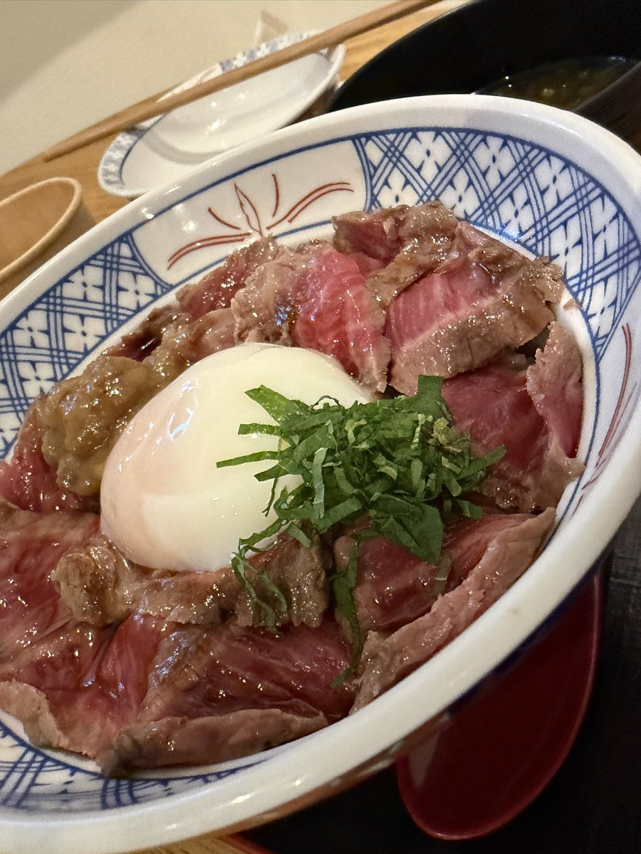 YouTuberTamago's tweet photo. あか牛丼😃 https://t.co/pPy2gUWGfY