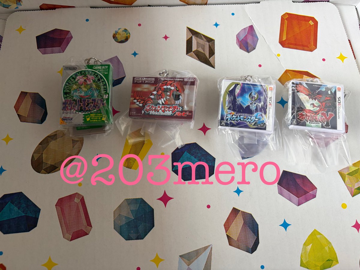 203mero's tweet photo. ポケモン パッケージ&amp;カートリッジ キーホルダーコレクション

1996-2002
譲➜緑 ルビー
求➜金 赤

2006-2016
譲➜ムーン Y
求➜X ダイヤモンド

同年代での交換優先。
郵送か名古屋市内手渡し。 https://t.co/zUSlMqz0Ke