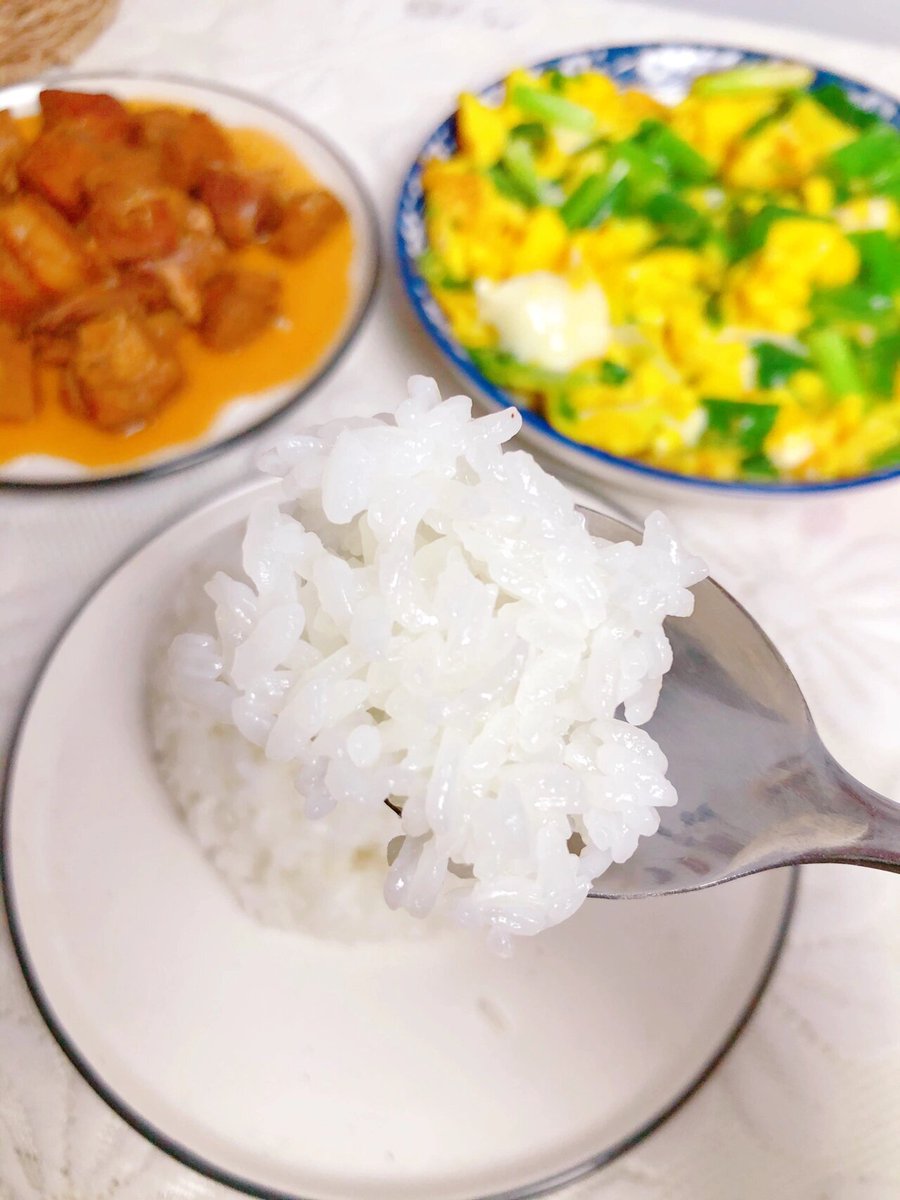 AlexNetem's tweet photo. [挖到一款性价比拉满的东北寒地大米！煮出来油光发亮，饭香直窜鼻尖，颗颗分明不粘牙，配啥菜都搭，打工人带饭选它没错～]， https://t.co/HrqLMqdyax