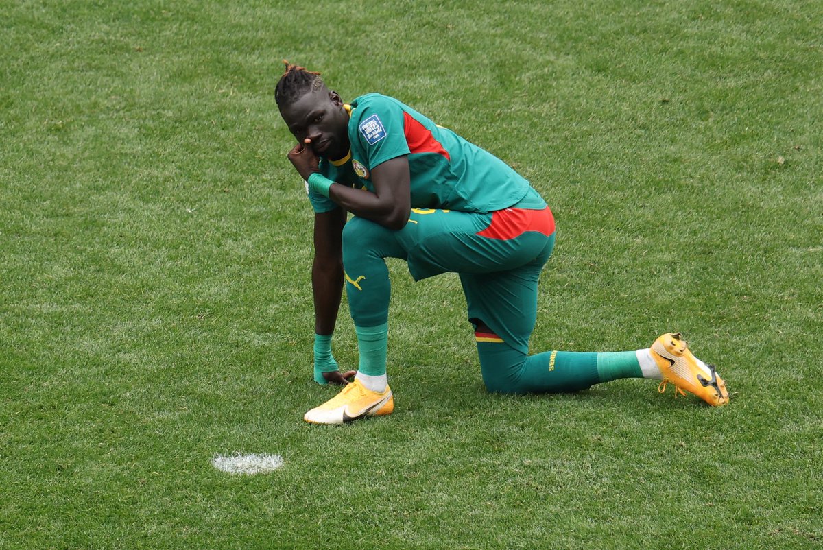 TheRealMarroqui's tweet photo. Un vrai sรฉnรฉgalais, s'il ne quitte pas le terrain, il s'allonge en pleurnichant ... Rektum ๐ธ๐ณ๐ฎ
#SENBEL #ุงูุณูุบุงู #Belgique #DAKAR #BELSEN #Ciss https://t.co/ga8WvlJF71