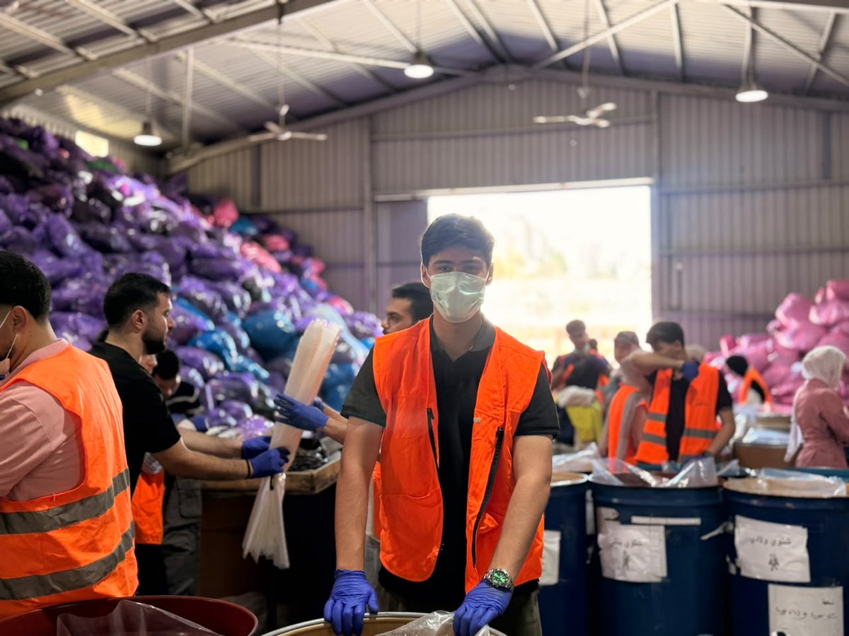 ClothingBank's tweet photo. استقبلنا فريق مبادرة Oppix في مستودعات بنك الملابس الخيري، حيث شاركوا معنا في أعمال فرز التبرعات وتجهيزها، مساهمين بجهودهم ووقتهم لدعم وصول الملابس إلى الأسر المستحقة.

شكرًا لفريق Oppix على هذه المشاركة القيّمة وروح التطوع، وبانتظار المزيد من المبادرات التي تصنع الأثر. 💙 https://t.co/gmFjm65HpU