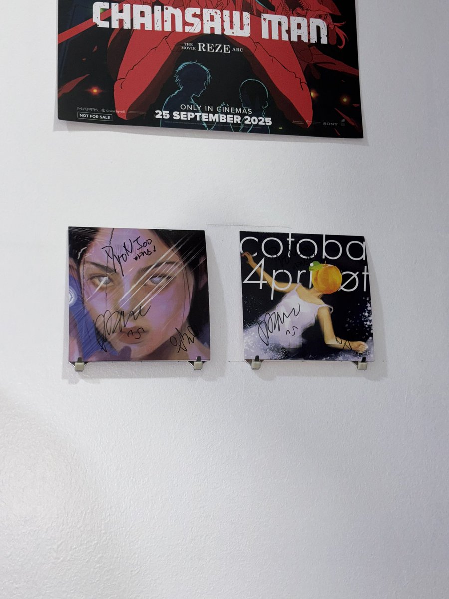 maecus06's tweet photo. 初めてでCotobaのライブに行った。DyoN Jooの爆発的な個性に本当に圧倒されました💙

ライブ始まる前にCDを2枚買ってしまったw
ぜひCotobaを聴いてみてください。マスマロックやシューゲイズが好きな人には、強くお勧めします https://t.co/G7Gbr28QUd