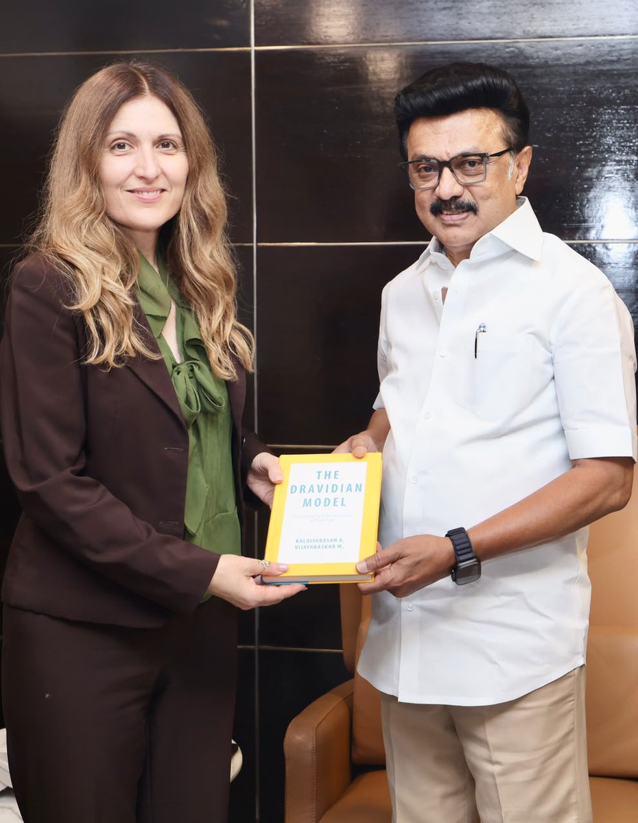 arivalayam's tweet photo. திராவிட முன்னேற்றக் கழகத் தலைவர் திரு. @mkstalin, அமெரிக்கத் துணைத் தூதர் திருமிகு மரியானா எல். நெய்ஷூலர் அவர்கள் இன்று (02-07-2026) மரியாதை நிமித்தமாகச் சந்தித்துப் பேசினார். அதுபோது கழகத் தலைவர் அவர்கள், “The Dravidian Model” புத்தகத்தை வழங்கினார். https://t.co/94fIy3OLHT