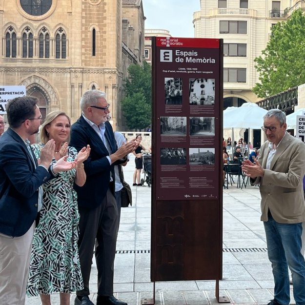 dretscivilsll's tweet photo. Inauguració d'un nou plafó de Memòria que commemora els 90 anys de l’inici de la Guerra Civil, un espai per recordar les víctimes, preservar la memòria democràtica i reivindicar els valors de la pau, la llibertat i la convivència.
Acte organitzat per @paerialleida i @catmemoria. https://t.co/aGS30UlfvW