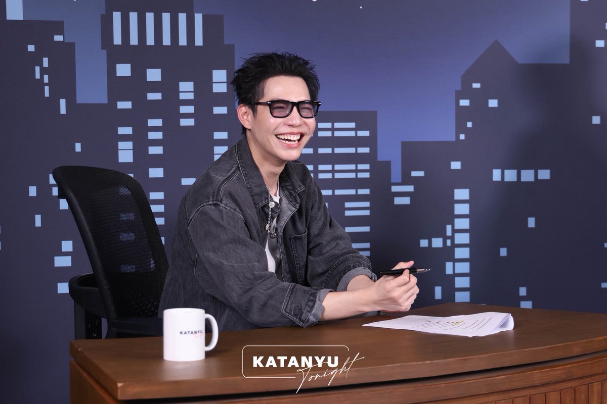 katanyu_tonight's tweet photo. เผื่อใครพลาด… ขอพาย้อนบรรยากาศความสนุกจาก #KatanyuTonightxFFFPartyConcert2026 อีกครั้ง 💙 

 รับรองว่าช่วงเล่นเกม ฮากันแบบหยุดยิ้มไม่ได้ 😂

  รับชมแบบเต็ม ๆได้ที่ :  https://t.co/oyEYemBBSL... 

#EarthMix #FirstKhaotung #BounPrem #KatanyuTonight #AISSIAM https://t.co/aaumUe4ZRM