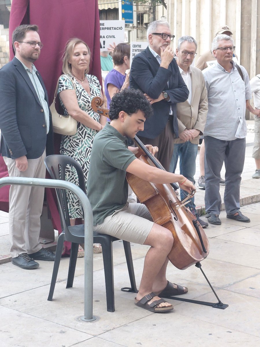 dretscivilsll's tweet photo. Inauguració d'un nou plafó de Memòria que commemora els 90 anys de l’inici de la Guerra Civil, un espai per recordar les víctimes, preservar la memòria democràtica i reivindicar els valors de la pau, la llibertat i la convivència.
Acte organitzat per @paerialleida i @catmemoria. https://t.co/aGS30UlfvW