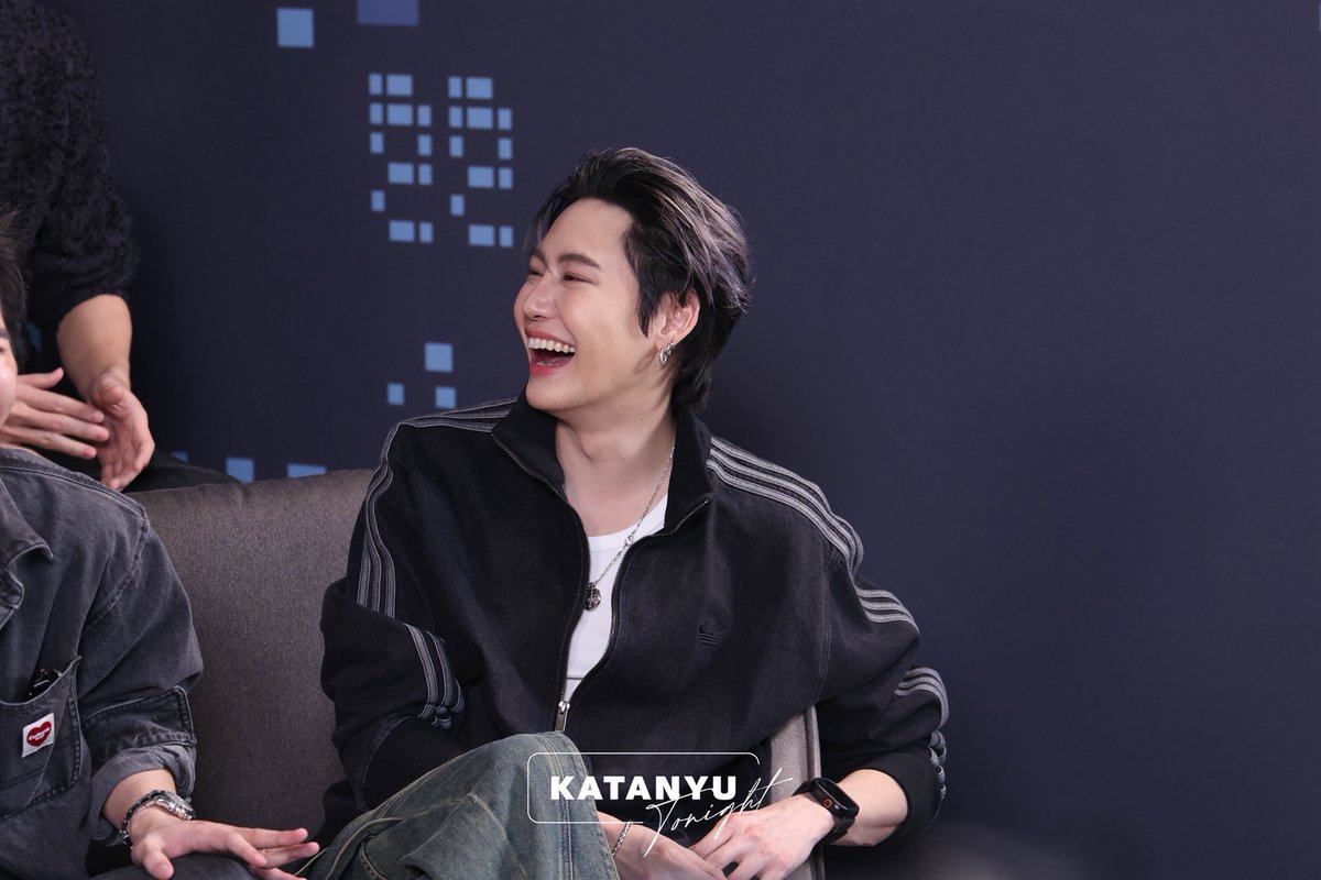 katanyu_tonight's tweet photo. เผื่อใครพลาด… ขอพาย้อนบรรยากาศความสนุกจาก #KatanyuTonightxFFFPartyConcert2026 อีกครั้ง 💙

#EarthMix #FirstKhaotung #BounPrem #KatanyuTonight #AISSIAM https://t.co/vrQmfX1M75