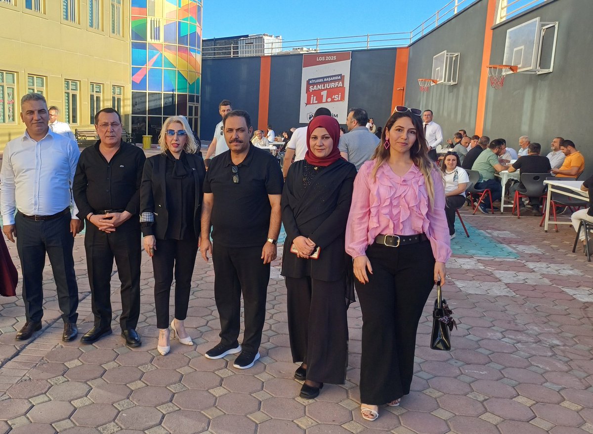 berivan_yazarr's tweet photo. Değerli hocamızın nazik etkinlik daveti ve Gelişim Koleji ailesine misafirperverlikleri için teşekkür ederiz. ​#ŞanlıurfaGelişimKoleji ​#RadikalHaber #şanlıurfa ​#CommunityFirst  #etkinlik ​#UrfaKültür https://t.co/IlkZLLLyz0