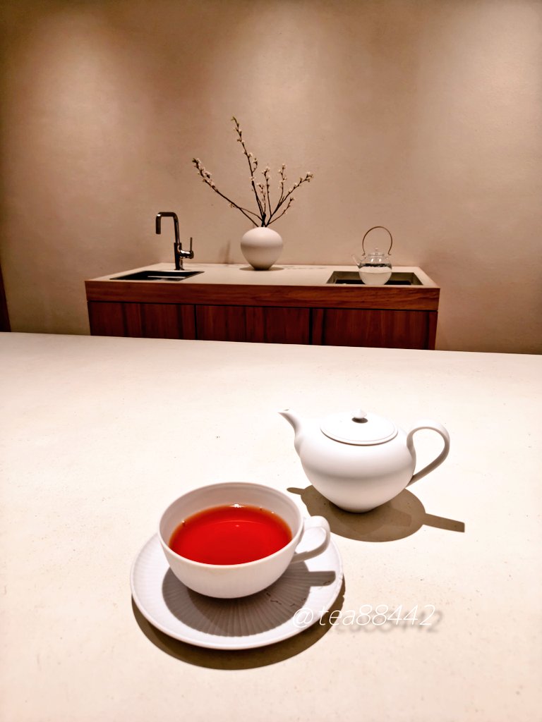 tea88442's tweet photo. 『Hanako』8月号
お茶の特集楽しいですね！
和紅茶の素敵なお店が載っています☕
「椿姫」とても美味しく戴きました✨
#Hanako  #KAGUWA 　#和紅茶 https://t.co/RcdBOsdoPz
