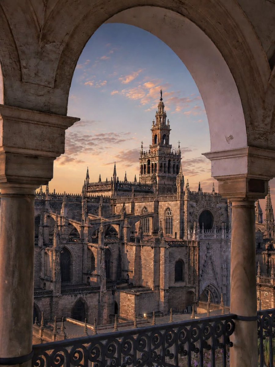 MissCelaneaOne's tweet photo. Sevilla, España 

(📸©️J. Carlos Parrilla M.) https://t.co/4W2nU1Jz7x