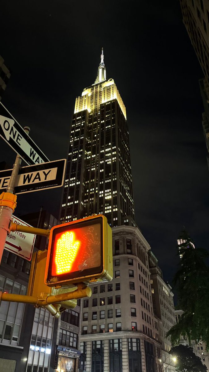 astmooour's tweet photo. Empire state.... https://t.co/J5N6raf2mH