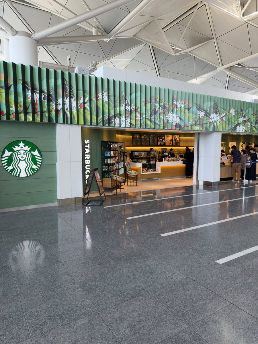 Interlightweet's tweet photo. スタバ愛知 
中部国際空港出発ロビー店 

スターバックスラテ 

諸事情でオープンの翌日に来店となりました😅😅😅 https://t.co/zOBSJL5rTR