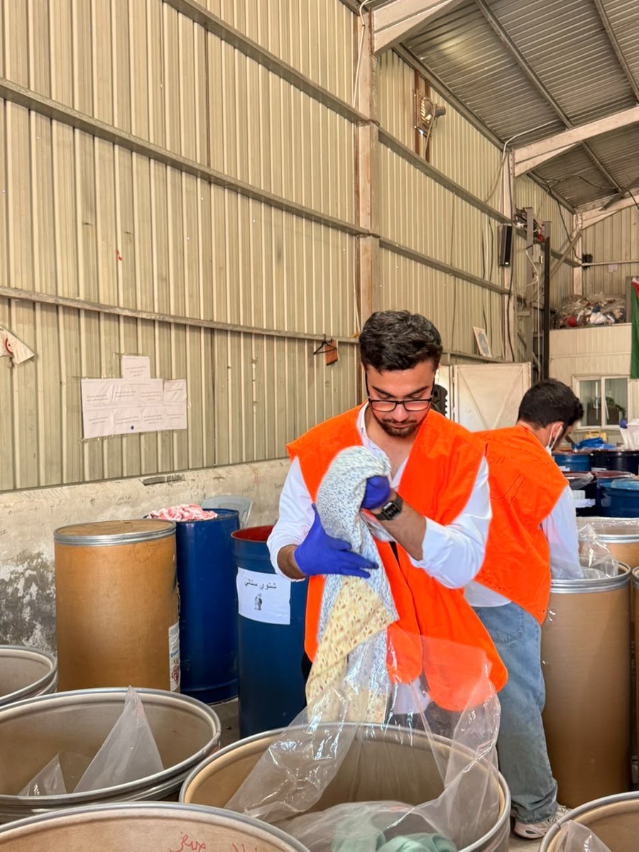 ClothingBank's tweet photo. استقبلنا فريق مبادرة Oppix في مستودعات بنك الملابس الخيري، حيث شاركوا معنا في أعمال فرز التبرعات وتجهيزها، مساهمين بجهودهم ووقتهم لدعم وصول الملابس إلى الأسر المستحقة.

شكرًا لفريق Oppix على هذه المشاركة القيّمة وروح التطوع، وبانتظار المزيد من المبادرات التي تصنع الأثر. 💙 https://t.co/T3tmavDkHH