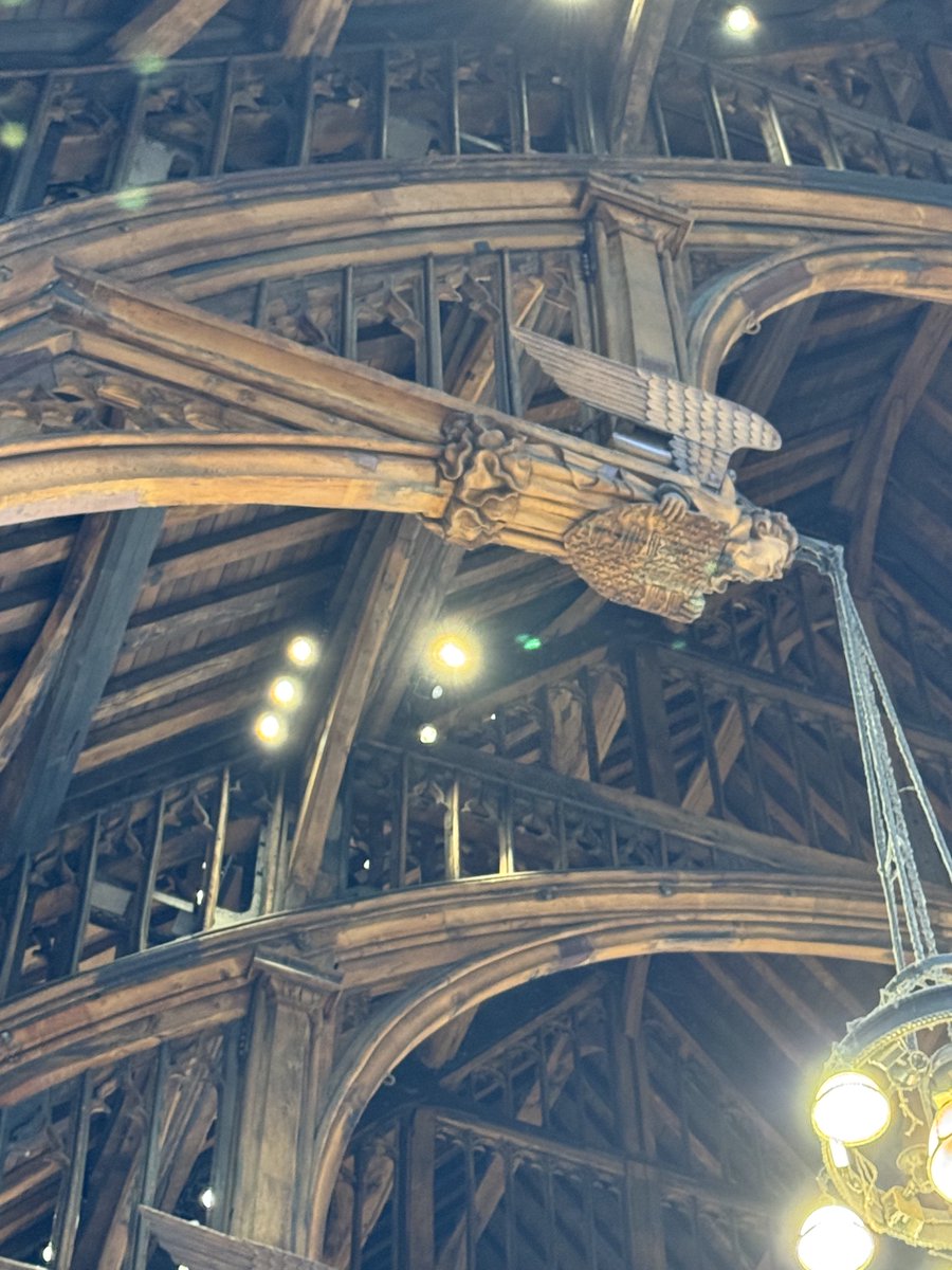 Jan_Leeming's tweet photo. Westminster Hall Commissioned by King Richard II in 1393, it is the largest medieval timber Hammerbeam roof in Northern Europe. Amazingly escaped the Great fire and bombing in WW2. Oliver Cromwell ruler of Commonwealth between execution of Charles 1 and Restoration of Monarchy https://t.co/g5u4kUs19O