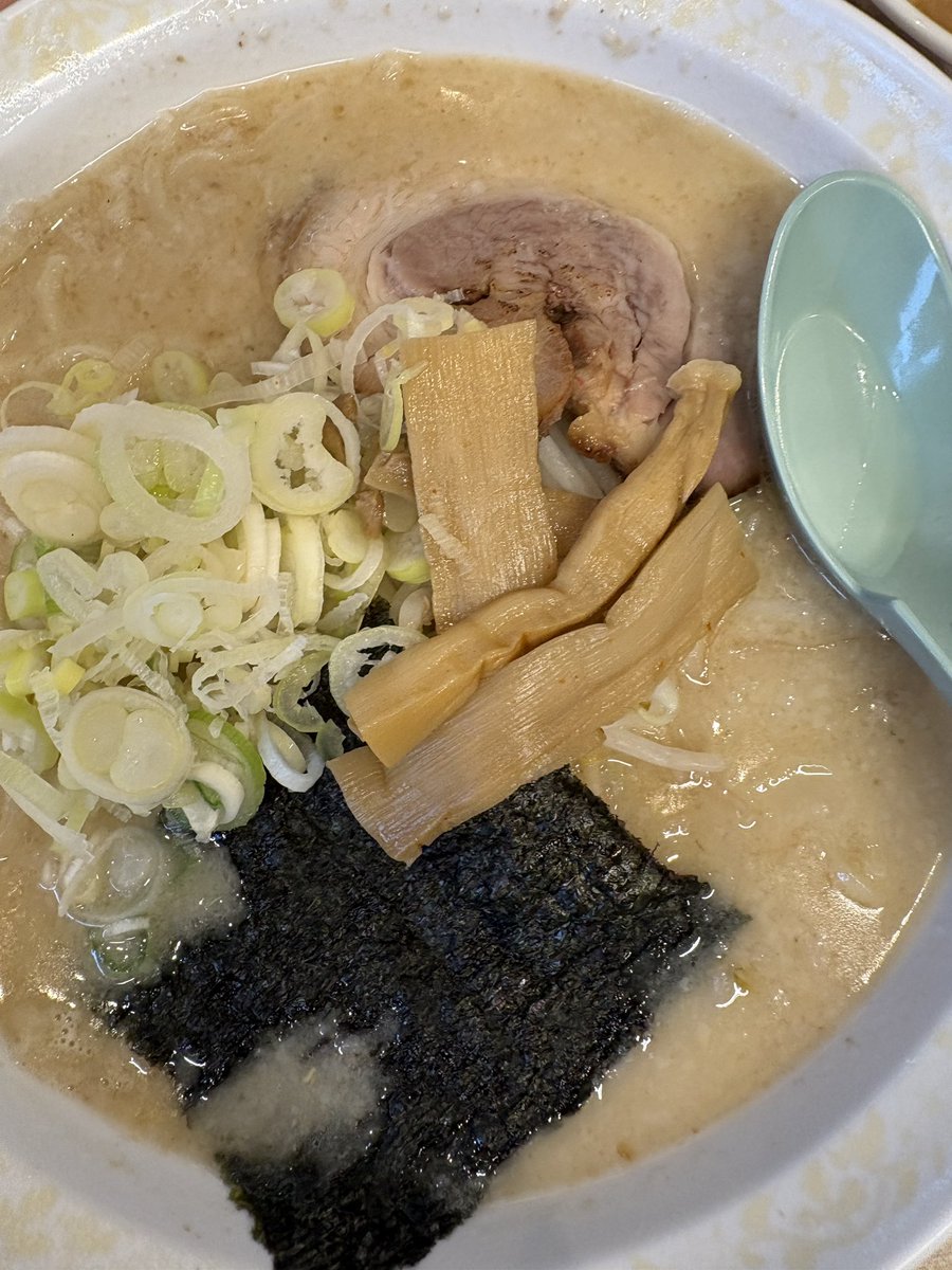 Peropecchan's tweet photo. とんこつ中華
ホルモン中華(醤油)
背脂豚骨ラーメン https://t.co/3CUOfWoCBr