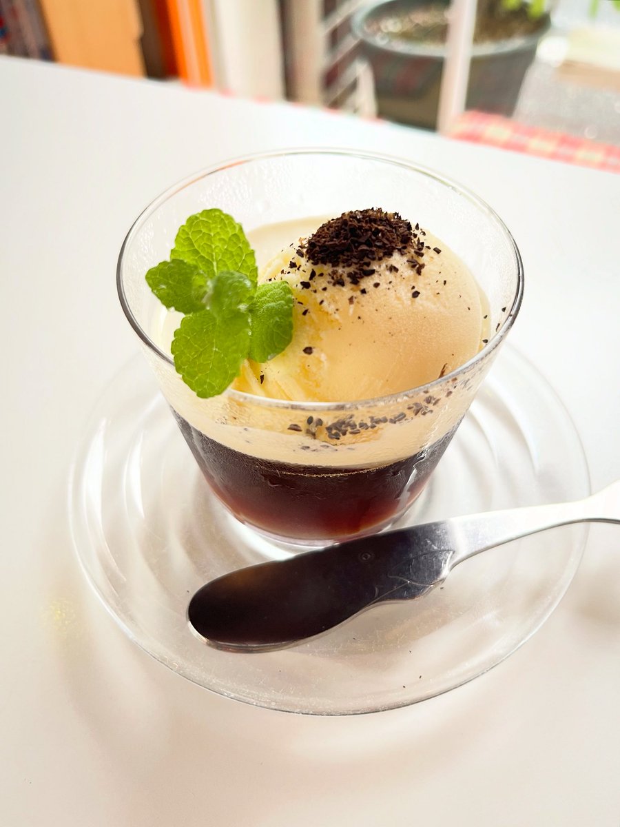 CafeYutte's tweet photo. 季節限定メニュー！
コーヒーゼリーはじめました！

#十三カフェ　#十三ランチ　 #自家焙煎 #coffee  #十三グルメ https://t.co/kswqjEeF3m