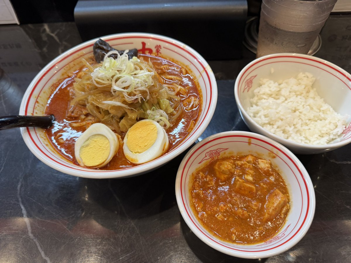 pentel555_0's tweet photo. 蒙古タンメン　中本　豊川店（6/28）

北極
定食セット

休業前の最終週に滑り込めた！！🐷
久しぶりに食べるとすっごく辛く感じて食べ切るまでに時間かかってしまったけど美味かった〜🐷
近隣の中本行くのはかなり難しいので誠屋さんにお世話になるかな〜
ごちそうさま‼️ https://t.co/VZgGikeCxW