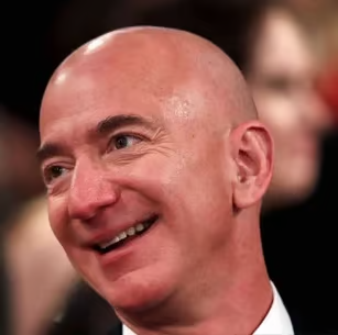 removejane's tweet photo. why is jeff bezos trade? #amazontwt #jeffbezostwt #bezostwt https://t.co/EbgFmOlsPK