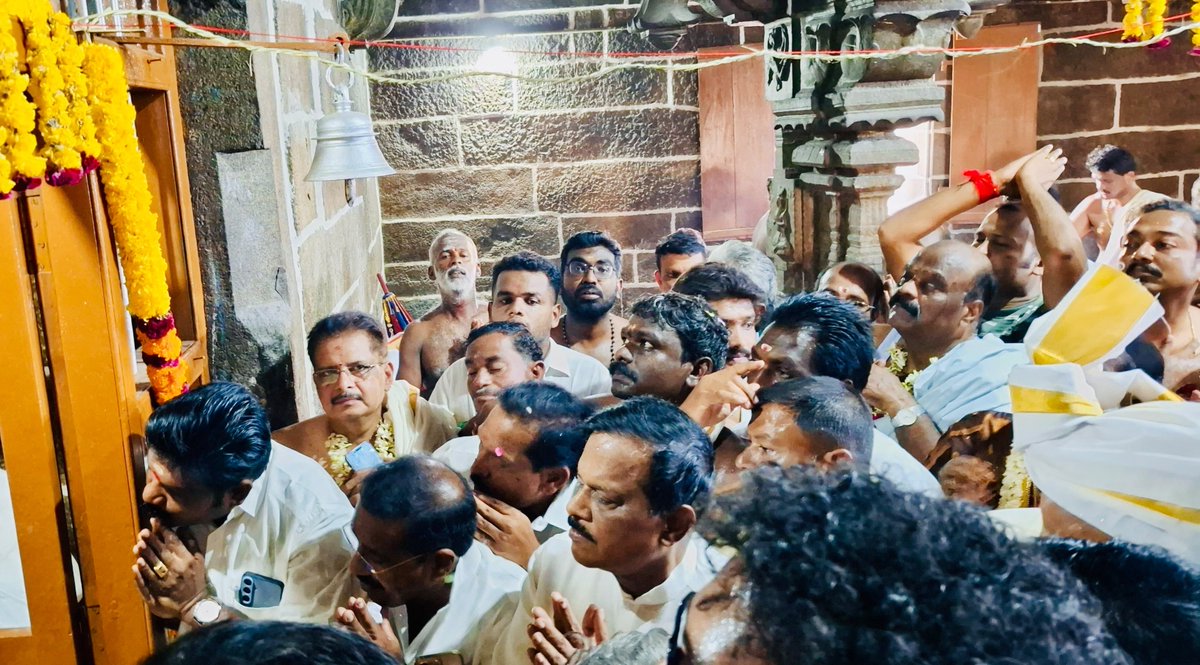 BOOTHALINGAMPI3's tweet photo. #தாழக்குடி அருள்மிகு ஸ்ரீ #அழகேஸ்வரி #ஜெகதீஸ்வரர் #திருக்கோவிலில் நடைபெற்ற 
#மகாகும்பாபிஷேக #விழாவில் கன்னியாகுமரி கிழக்கு மாவட்ட திராவிட முன்னேற்றக் கழக செயலாளர் அண்ணன் கன்னியாகுமரி மகேஷ்  அவர்களுடன் கலந்து கொண்டேன்... https://t.co/zTrIgqh7wT