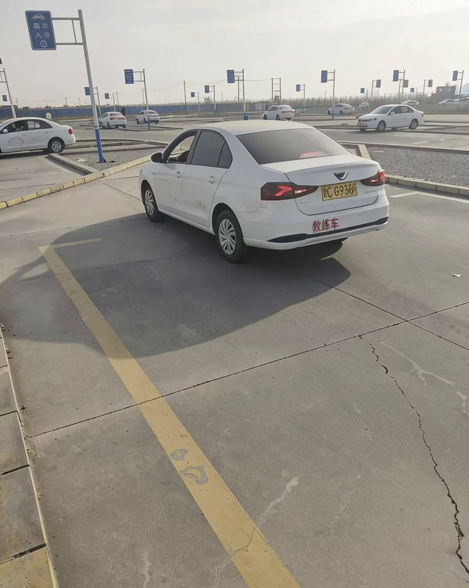 Zhannur90696112's tweet photo. 10/10 would not relive parallel parking at 7am again Just passed my driving test with zero mistakes! #LearnerDriver #RoadReady https://t.co/LOCEGqZLAw