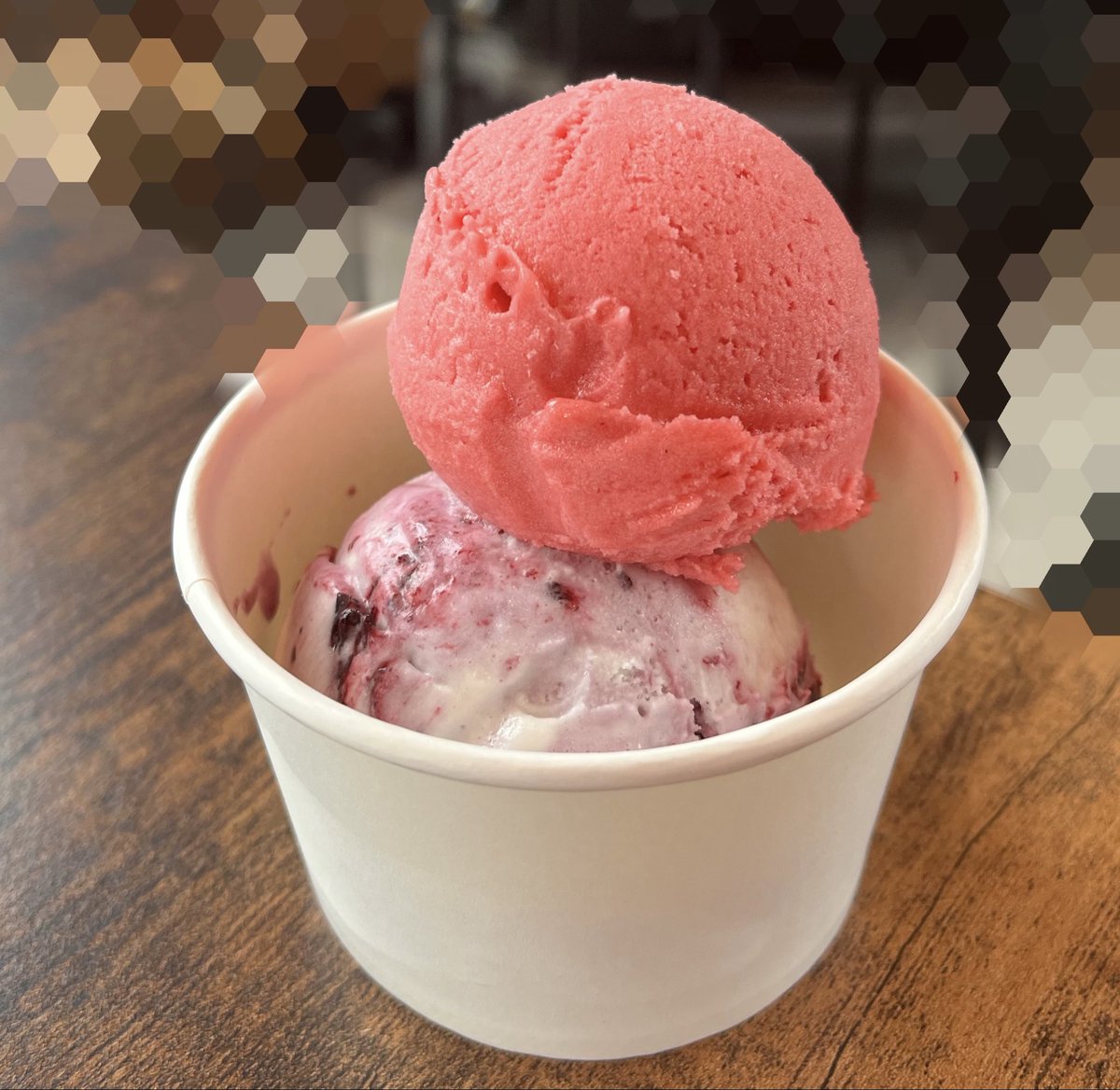 ebineko19's tweet photo. ジェラート食べた🍧
カシスミルクとフランボワーズ
さっぱりして美味しい😋 https://t.co/gRWQ1F6GrF