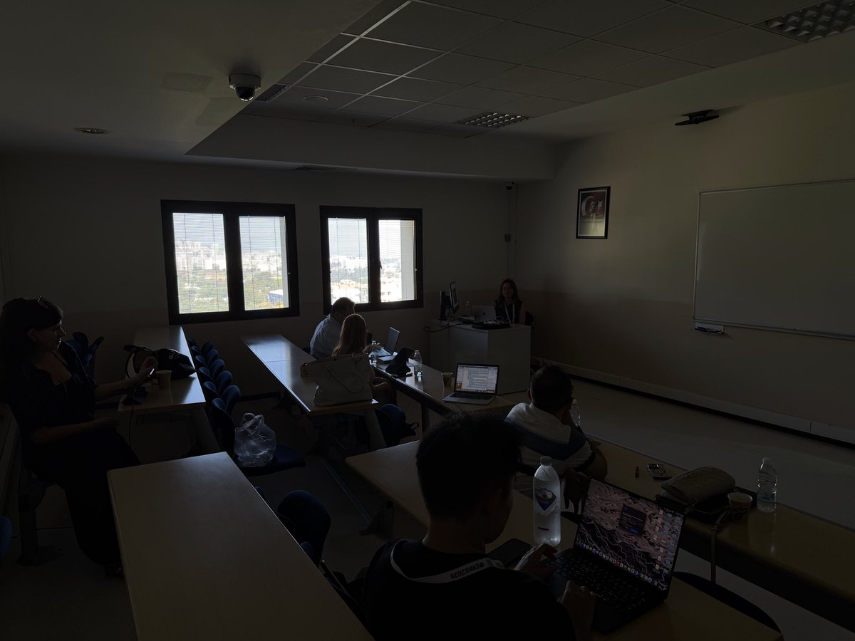 emelparlar2's tweet photo. Our #Ewis 2026 workshop on “Deconstructing the multiplexity of Emerging Powers:Hierarchies, Discourses and Strategies” has just started. #Ewis 2026 izmir/Turkey @MULTIPLEX_EU https://t.co/4TfLDDZxJV