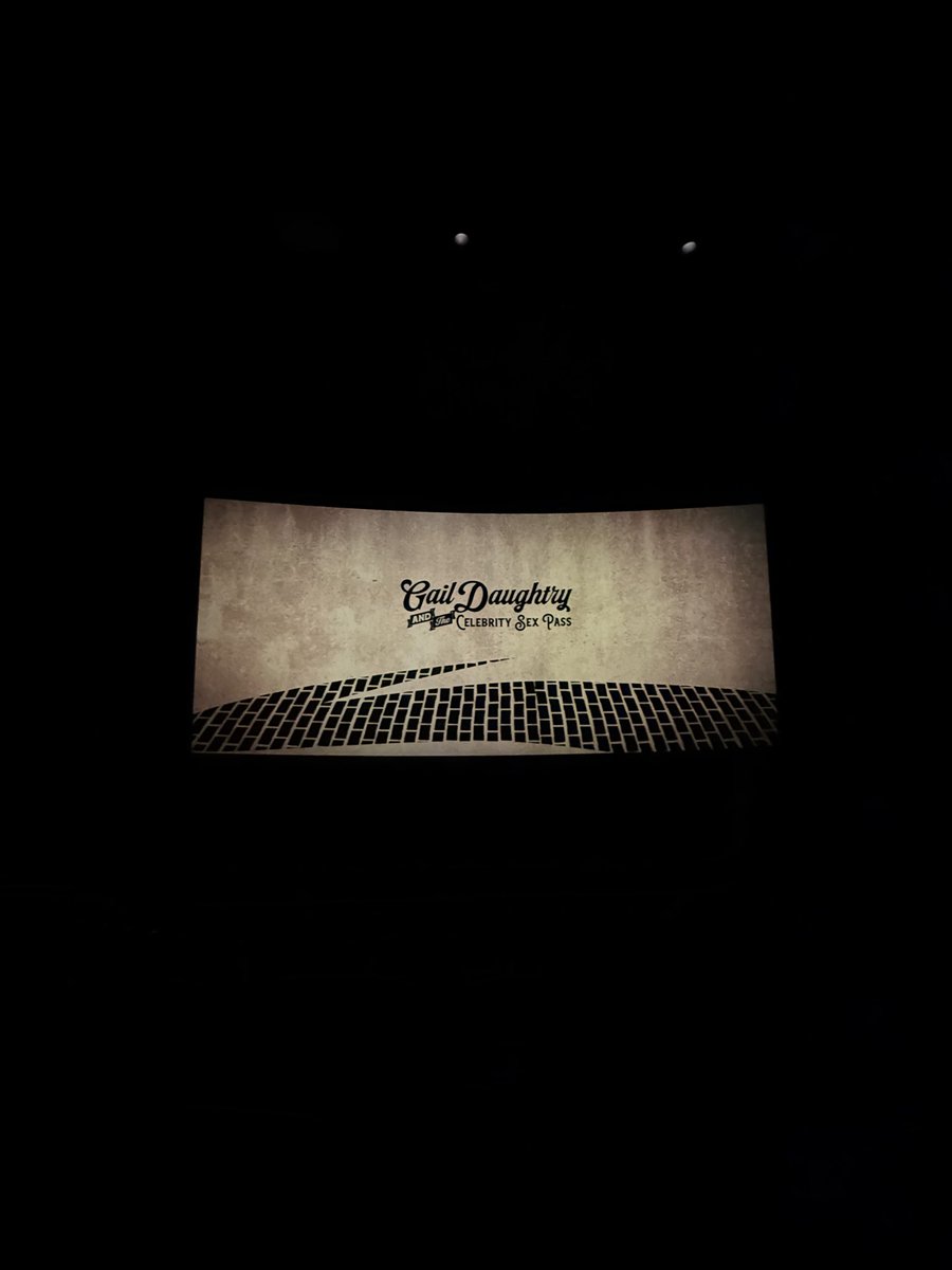 FrankieRoyce's tweet photo. #DoubleFeature #GailDaughtry a second time cause itโs that good & my first time watching a minions movie #MinionsandMonsters https://t.co/DDN1FNsxEG