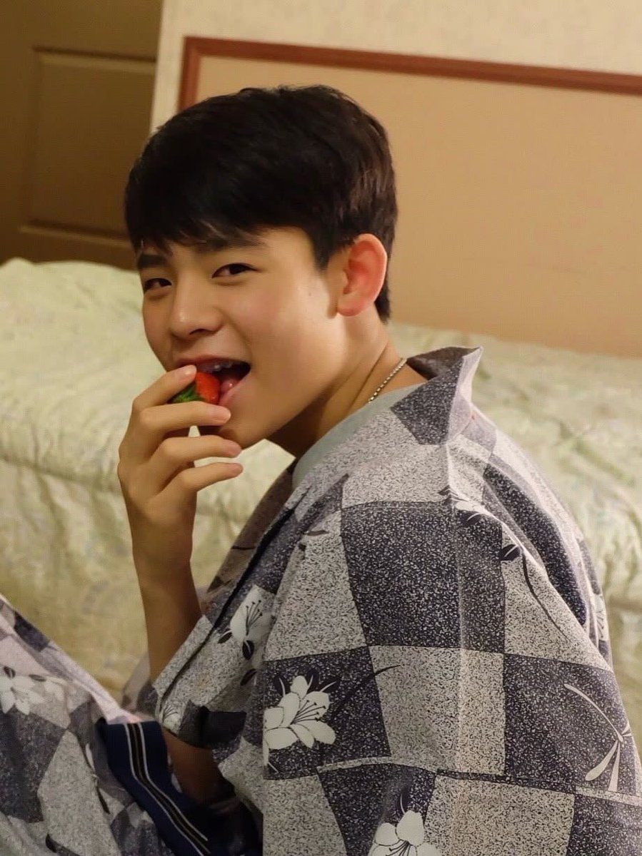 whale1mm's tweet photo. เหมือนเดิมเลยนิน่า🍓🤲🏻 https://t.co/Rl92M6MxBZ