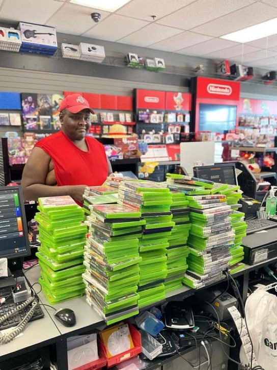 InternetH0F's tweet photo. A man traded his entire Xbox 360 collection for “over $1,000 in store credit” at GameStop 

He left with a new PS5 https://t.co/jKGFMq3k0L