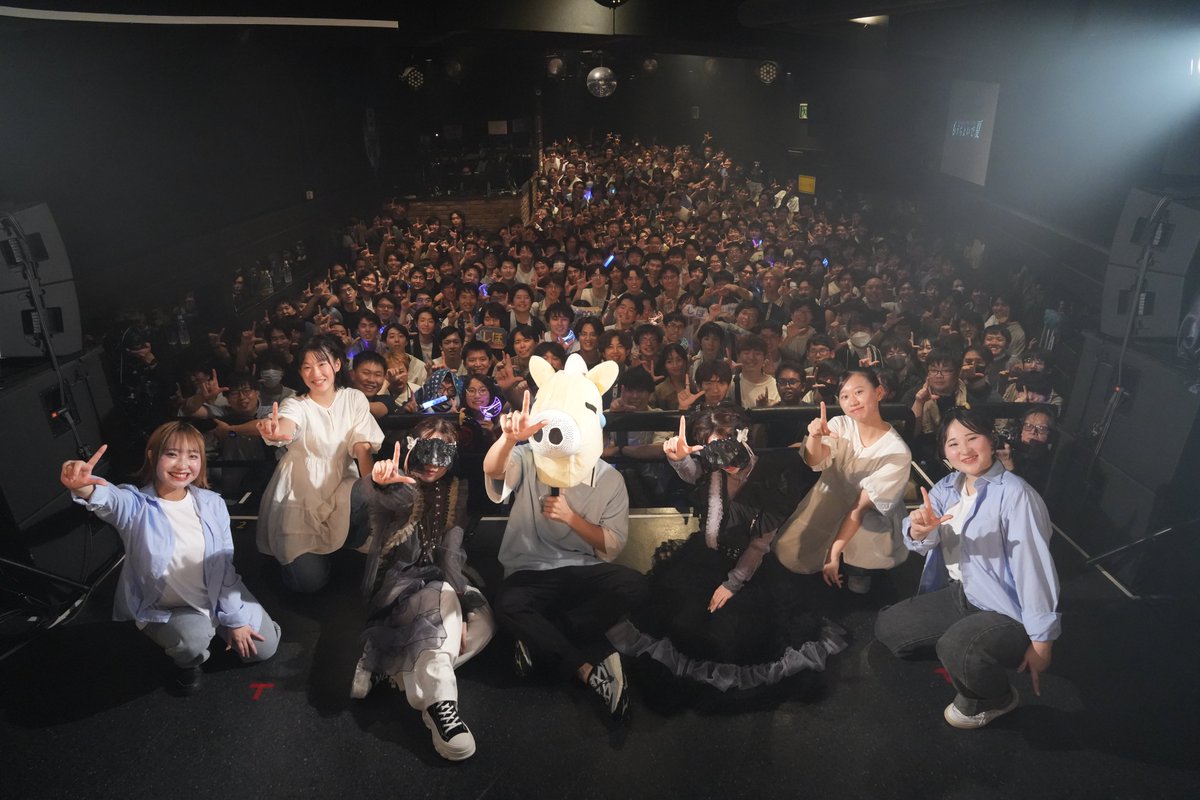 Luna_miko00's tweet photo. 「もうちょいで夏」大阪、名古屋
来てくださった方ありがとうございました！

大遅刻記念写真です🙇

2日連続ライブ＆同じ公演を何回もやると、超疲れるけど、いろんなことが試せてとても良い経験になりました！
夏を前にとても良い思い出ができました！

3日くらい寝まくったので、次は夏タムに向けて頑張ります🙇

#もちょ夏 #夏タム