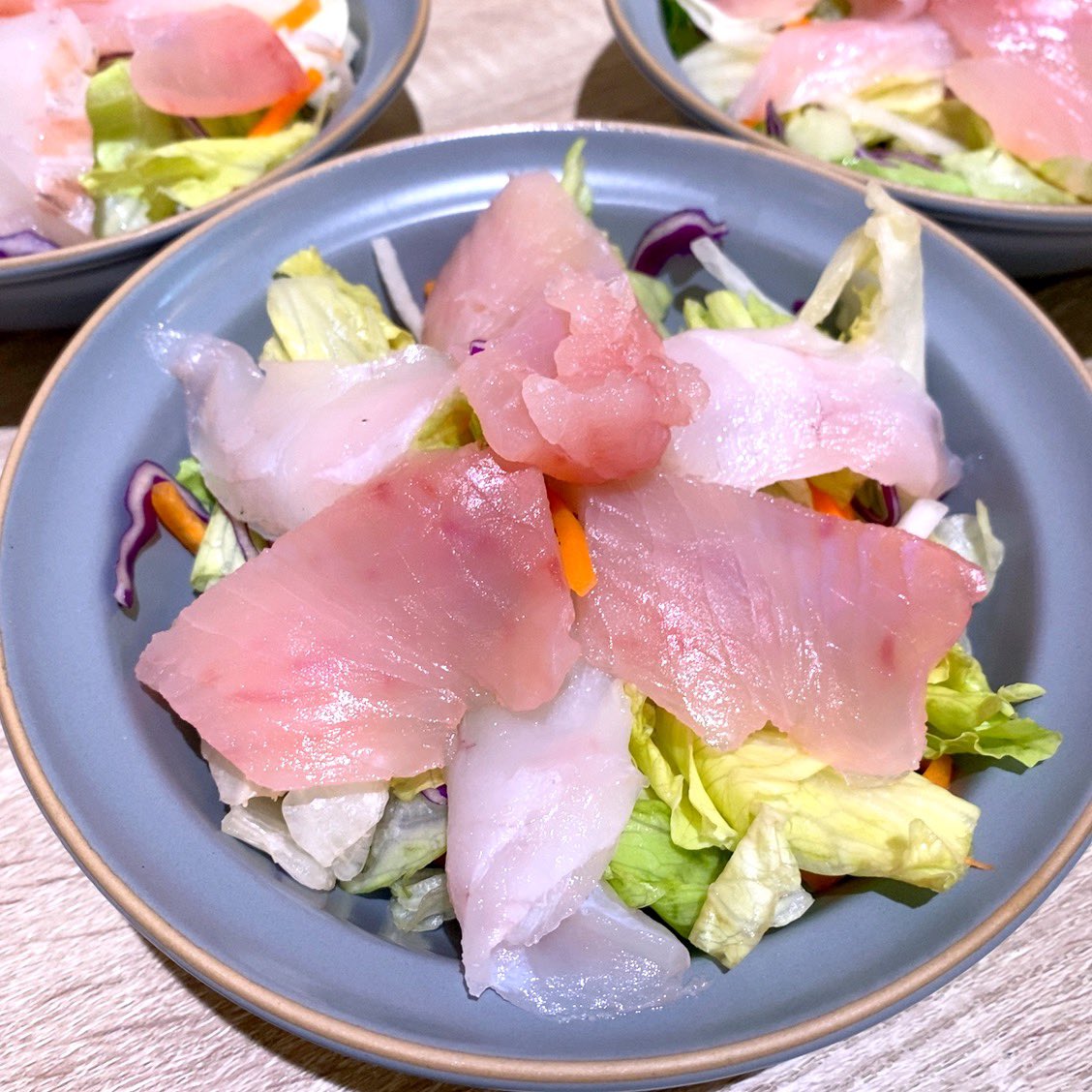 Yuki_wife_0217's tweet photo. 今日も数量限定ですがご用意しております‼️
今日の生カツオ、脂ノリノリです‼️
薬味で美味しい生カツオ刺身もご用意しております‼️
お待ちしております🙇‍♂️🙇‍♀️ https://t.co/9bU2TcMAPO