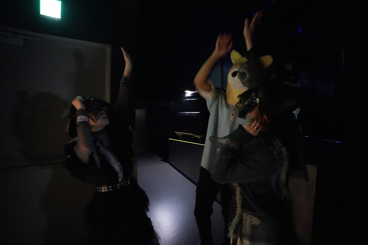 Luna_miko00's tweet photo. 「もうちょいで夏」大阪、名古屋
来てくださった方ありがとうございました！

大遅刻記念写真です🙇

2日連続ライブ＆同じ公演を何回もやると、超疲れるけど、いろんなことが試せてとても良い経験になりました！
夏を前にとても良い思い出ができました！

3日くらい寝まくったので、次は夏タムに向けて頑張ります🙇

#もちょ夏 #夏タム
