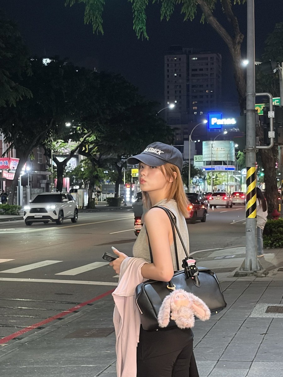 yejigallery's tweet photo. #YEJI yezyizhere instagram update https://t.co/mRjgHKhVoO