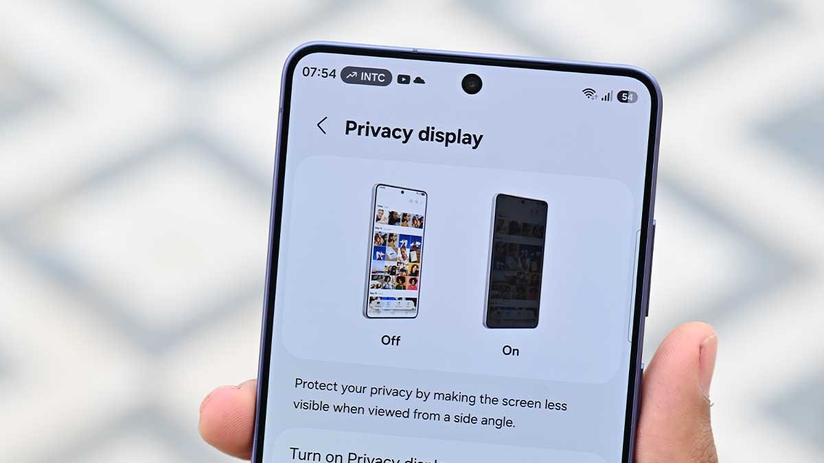 thesammyfans's tweet photo. 🚨 Samsung Galaxy S27, Plus, Pro, and Ultra may all feature Privacy Display
In 2027, Samsung will introduce the second-generation Privacy Display. The enhanced panels will likely resolve quality and reliability issues. 
🧵👇 https://t.co/RBjhiUDNpi