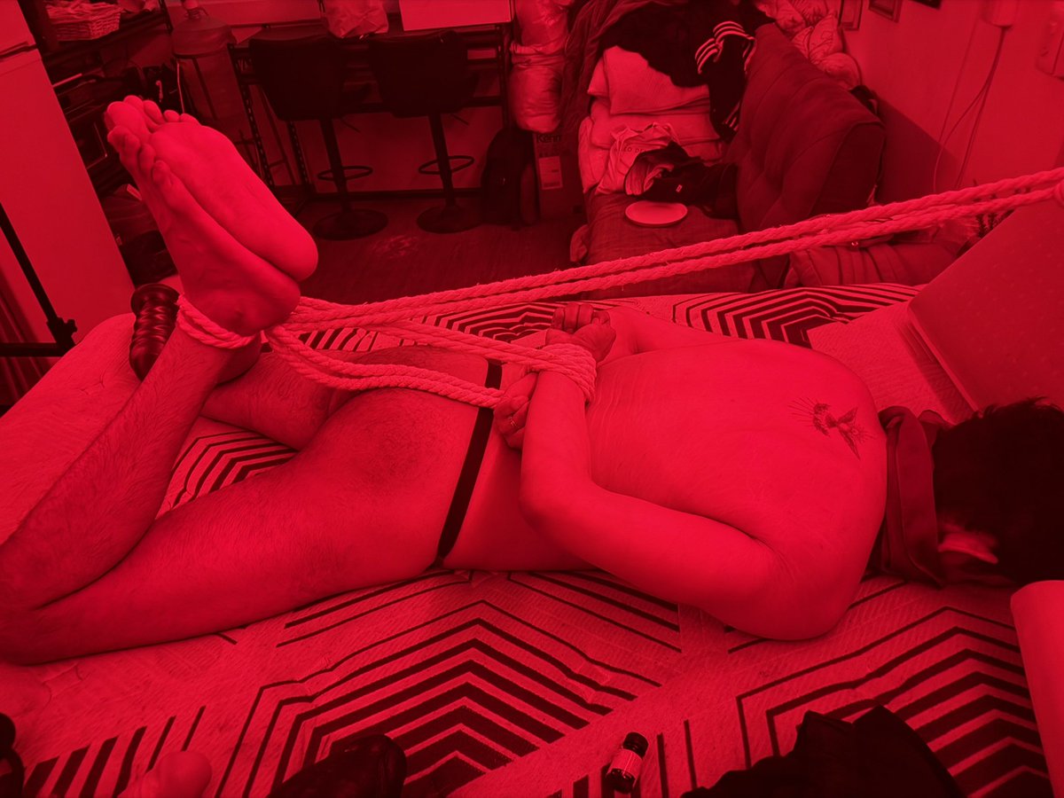 RaulMarquezcdmx's tweet photo. Quien quiere ser el siguiente?😈😈 

Busco esclavo MUY sumiso en CDMX. 

Yo activo amo dominante, MANDA DM 
#sumiso #esclavo #BDSM #cdmx https://t.co/wYJgyar9z8