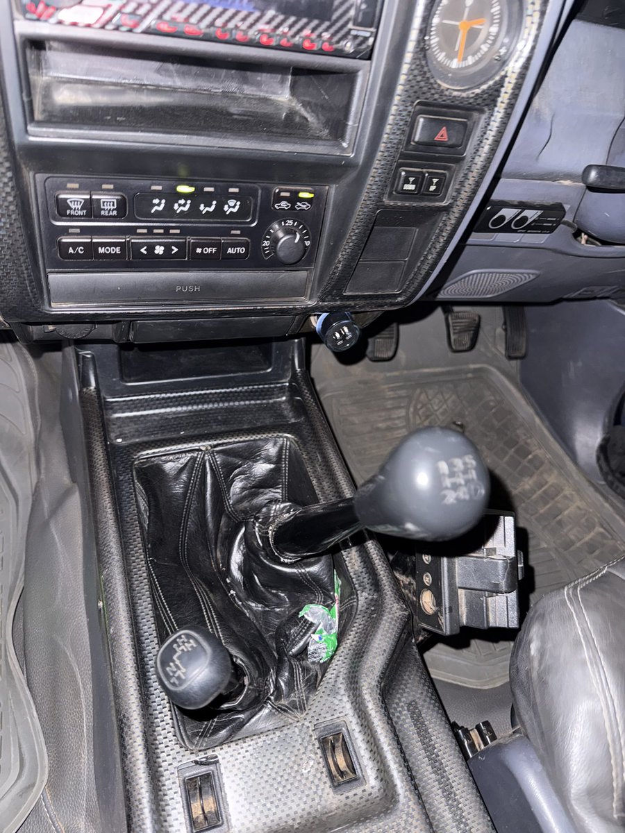 SomoinaKapeen's tweet photo. Stick Shift! Prado J95! Powerful Machine!!! https://t.co/TtPley2Omv