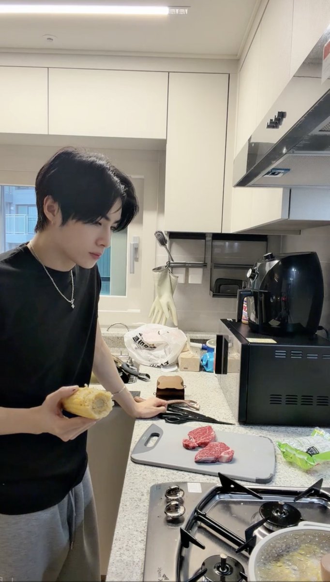 88xiaojun8's tweet photo. 샤오쥔 シャオジュン 肖俊 Xiaojun https://t.co/tBHZR2HTYl