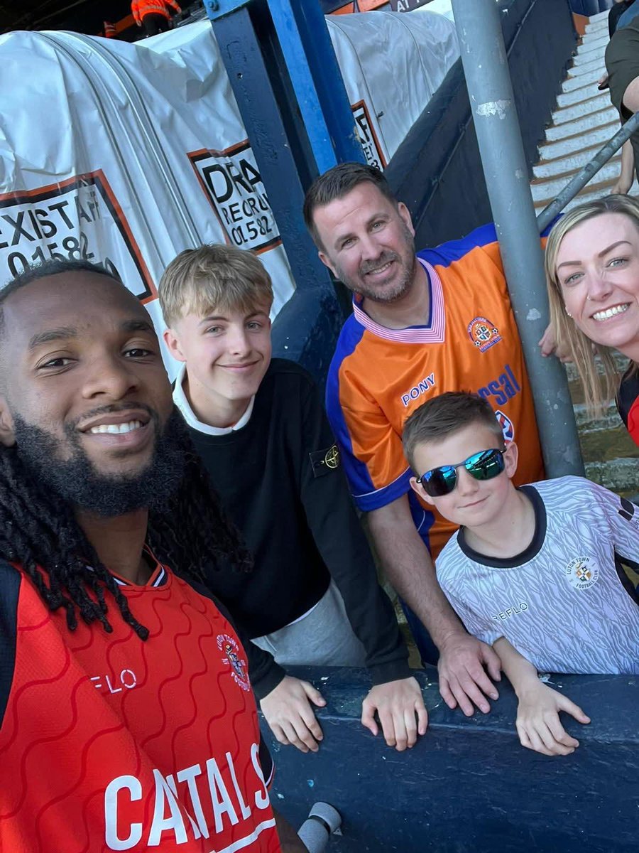 CSlatts8's tweet photo. Come on @kaseypalmer45 sign that contract and make little Finleys 8th birthday even more special.
Happy 8th birthday Finley. Ha e the best day son. 🎂🎁🎉🧡⚽️ https://t.co/1GJ0iGE334