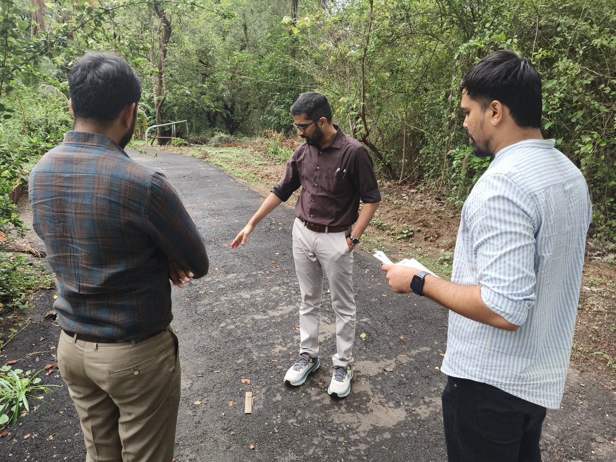 DDO_VALSAD's tweet photo. તા.01/07/2026 ના રોજ પારડી તાલુકાના પંચલાઈ ગામે પ્રાથમિક શાળા, આયુષ્માન આરોગ્ય મંદિર, આંગણવાડી કેન્દ્ર, ગ્રામ પંચાયત, આંબાવાડી, જાહેર ગટર વ્યવસ્થા અને પેવર બ્લૉક તેમજ જાહેર રસ્તાના કામોનું નિરીક્ષણ ક��્યું. 
#TEAMVALSAD
@CMOGuj @InfoGujarat @InfoValsadGoG https://t.co/iqtqi5t1tO