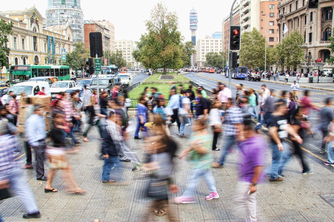 RarasReales's tweet photo. La gran heterogeneidad de trastornos y síntomas que presentan las #EnfermedadesRaras supone la principal debilidad del sistema de salud a la hora de diagnosticarlas.

Esta variabilidad no solo existe entre distintas enfermedades, sino también dentro de una misma patología, pues las manifestaciones clínicas pueden diferir considerablemente entre personas afectadas por la misma condición.