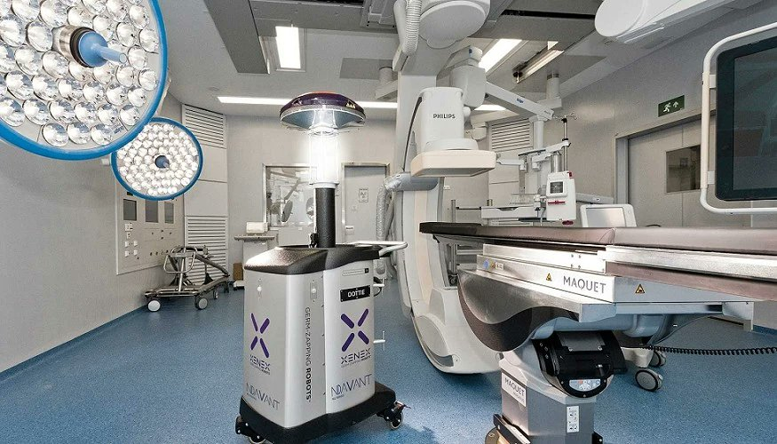 ndavant's tweet photo. A Ndavant, fem servir robots Xenex a hospitals catalans de referència per a la desinfecció de superfícies, des del 2015. Aquesta tecnologia assoleix una eficàcia del 99,99% en l'eliminació de bacteris, virus i fongs, en pocs minuts.

#Neteja #Hospitals #Ndavant https://t.co/yFH7RBEy23