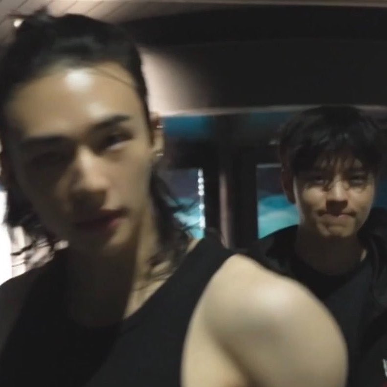 _r3hc's tweet photo. 🐶 behind hyunjin
                                            🤍
                                                        hyunjin behind seungmin https://t.co/EwcGX1VQfx