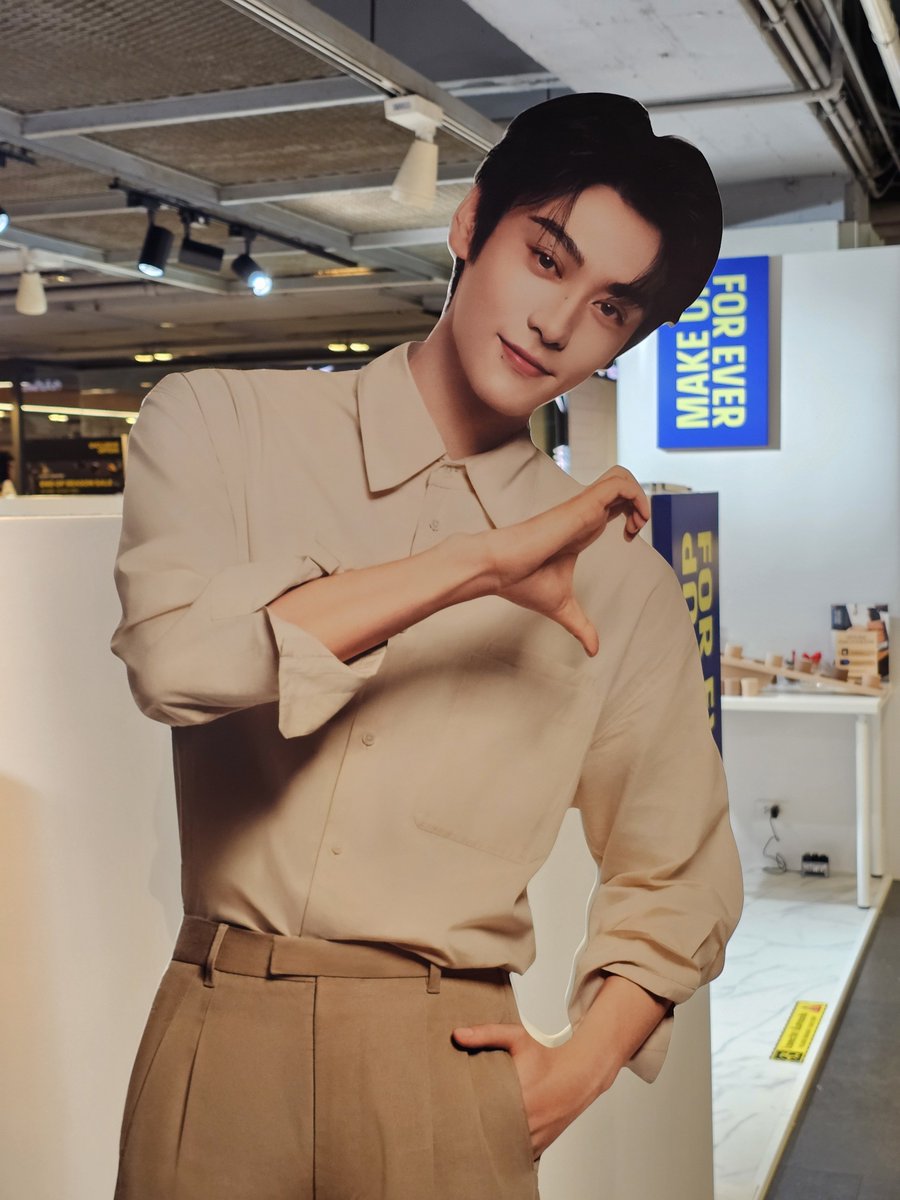 MarkTian41909's tweet photo. หื้อออออ มาถ่ายรูปกับคนหล่อแล้ว
น้ำตาจะไหล จะรอวันพี่มาไทยจริงๆนะ 🥹🥹🥹🥰🥰🥰

#MAKEUOFOREVER
#TianXuning #ArthurTian #เถียนสวี่หนิง https://t.co/UhMfdyVwWw