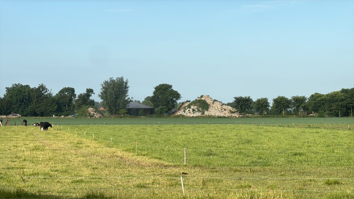 biogroko's tweet photo. Met een handvol miljoenen van Van der Wal hebben we hier 250 mk opgeruimd maar nergens is “de natuur” veranderd ….
Zinloos beleid! https://t.co/icAcdcYLWk