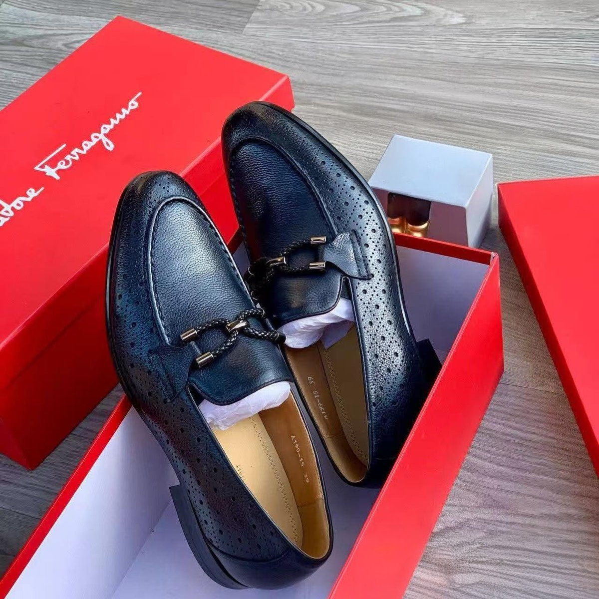 Naza_judith's tweet photo. Support my business with patronage.🙏🏾

We're open to receive your order for the day🤝

Available as seen✅

Size:-40-46

🏷️55,000

Location : Lagos |  Nationwide Delivery 🚚

Kindly Send A Dm To Place Your Order or Click On The Link On Our Bio https://t.co/pa4cwl2Lum