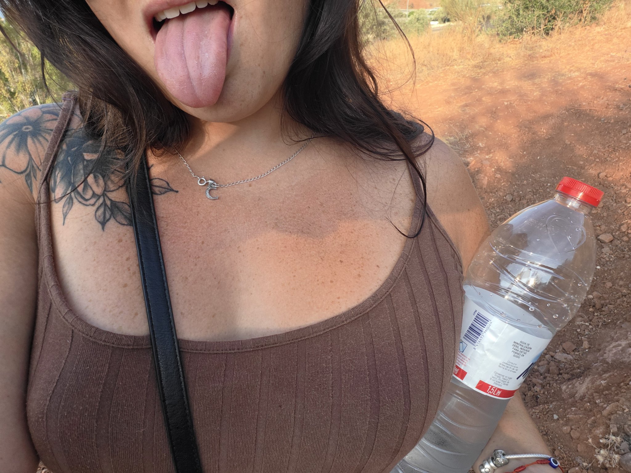 Buenos dias!!! He vuelto🤪🤪🤪🤪 Me apetece deciros que he despertado muy muy bien....solo quiero agua y follada....ambas cosas la primera la tengo...la segunda...no me la dan https://t.co/l53cxRF9Qm